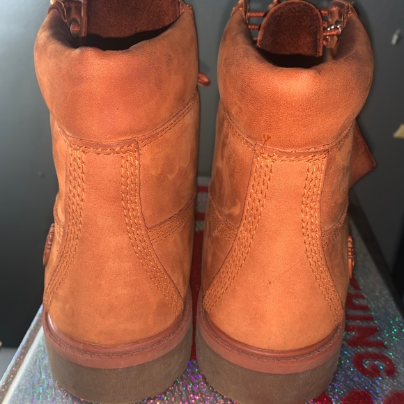 Timberland 6 Inch Boot - Picture 2 of 3